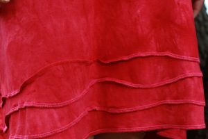 Rood-roze stretch viscose jurk, handgeverfd - Afbeelding 3