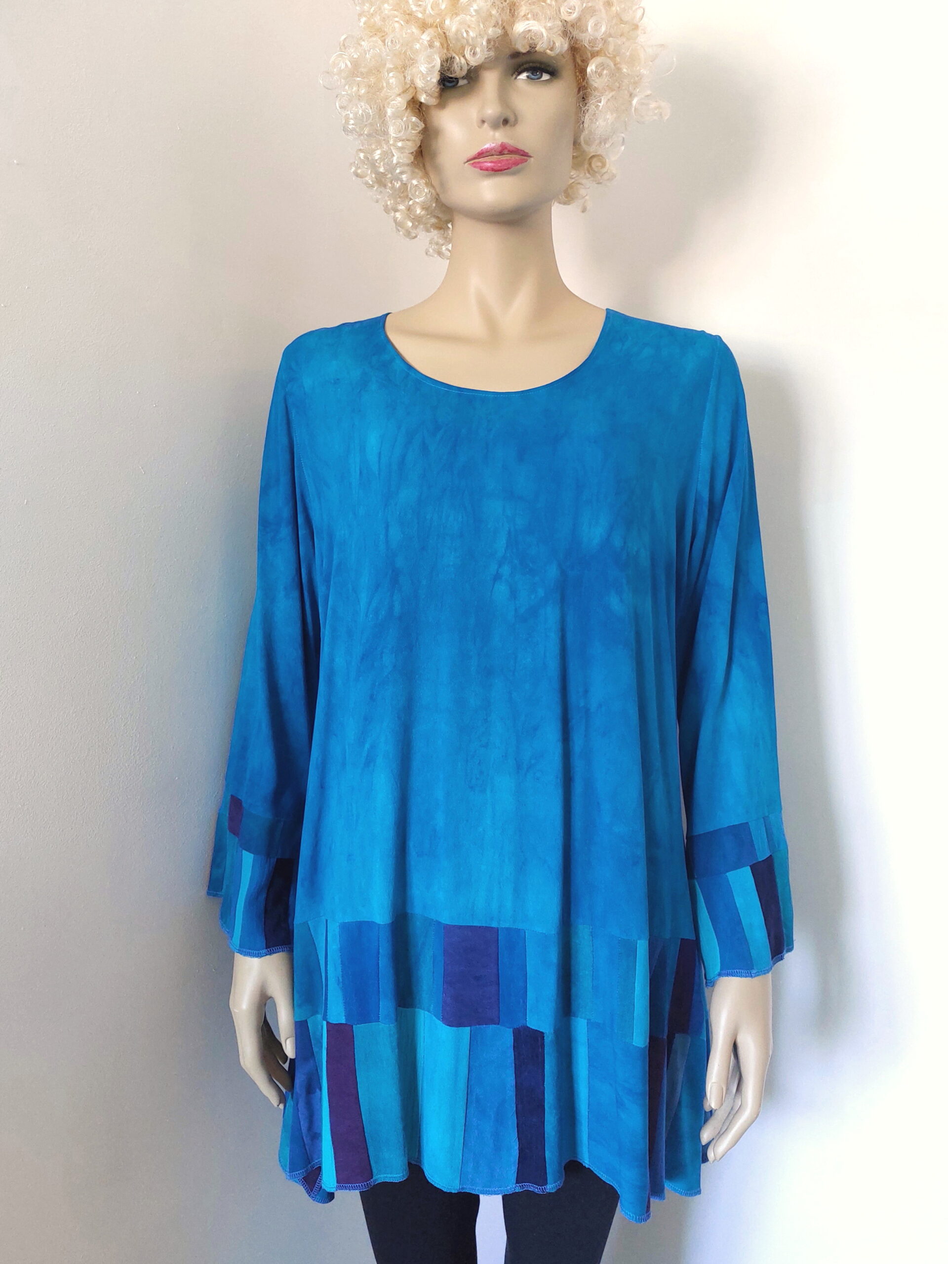 Turquoise viscose blouse met veel patchwork